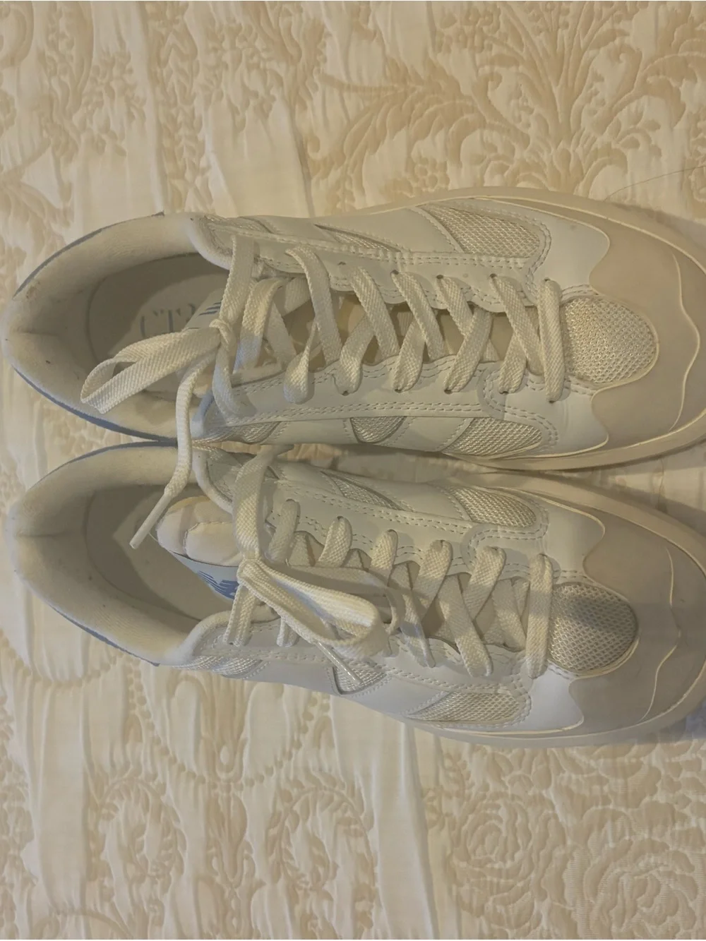 New Balance White Sneakers with Blue Heel Accent and Cream Tongue - Picture 2 of 6
